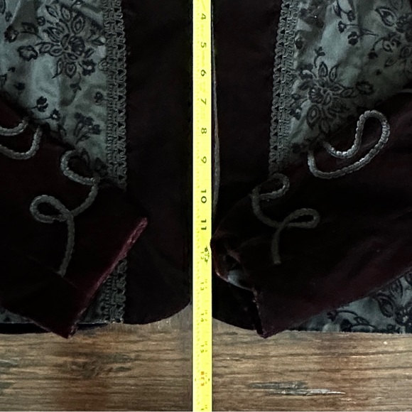 CITY GIRL by Nancy Bolen Black Velvet Embroidered Crop Jacket (8) - Goth - Picture 13 of 16